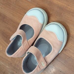 EUC See Kai Run Mary Janes- toddler size 7